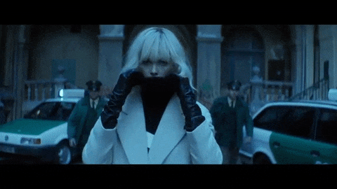 Взрывная блондинка: Как Шарлиз Терон стала самым стильным шпионом современности?