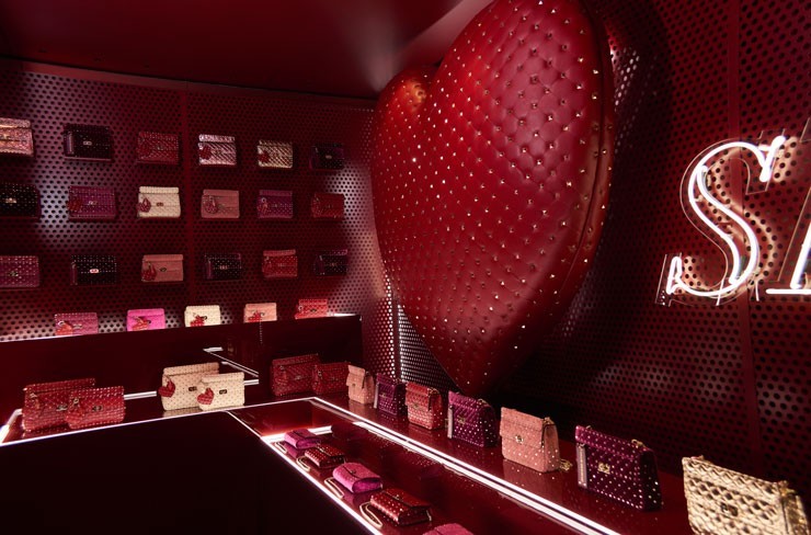 Как выглядит поп-ап бутик Дома Valentino в парижском отеле Costes?