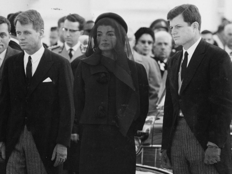 Жаклин Кеннеди на похоронах мужа в наряде Givenchy