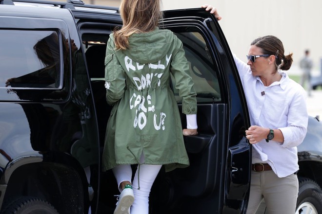 Мелания Трамп в Zara
