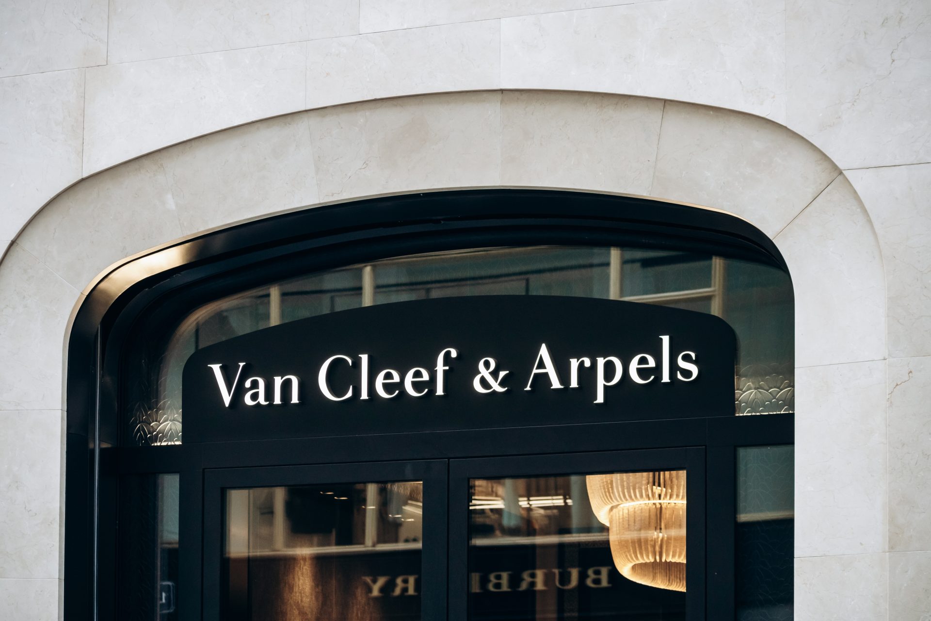 Почему украшения Van Cleef & Arpels тесно связаны с удачей