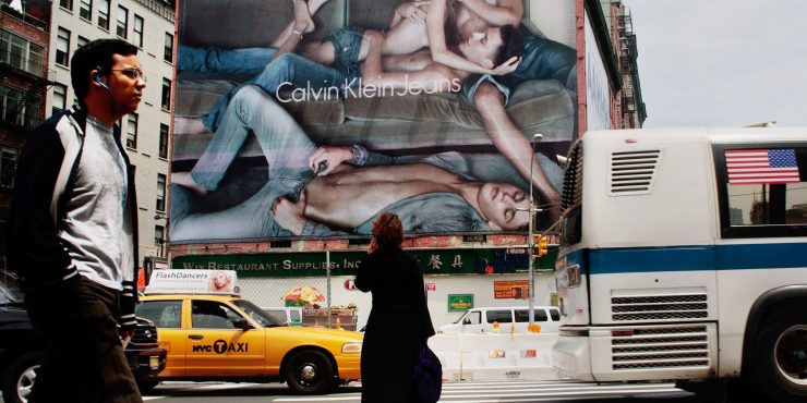 За что Calvin Klein извинились перед ЛГБТК-сообществом?