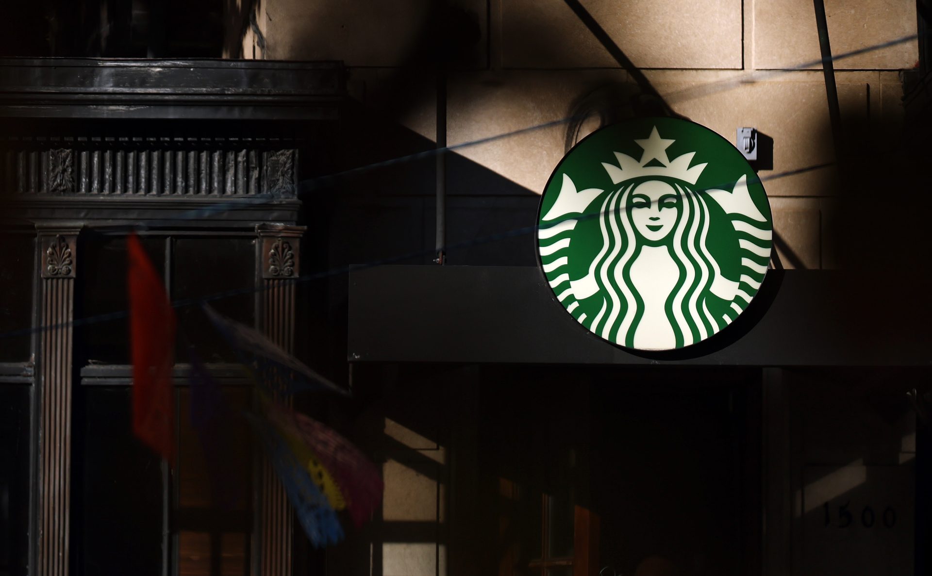 Полная история стакана Starbucks, который очутился в сериале «Игра престолов»