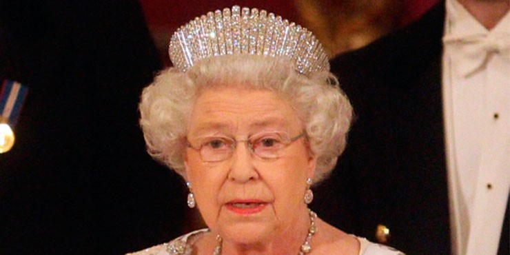 Видео дня: как королевская тиара превращается в ожерелье
