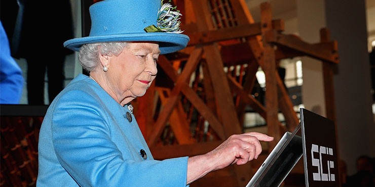 Работа мечты: королева Елизавета II ищет себе SMM-менеджера