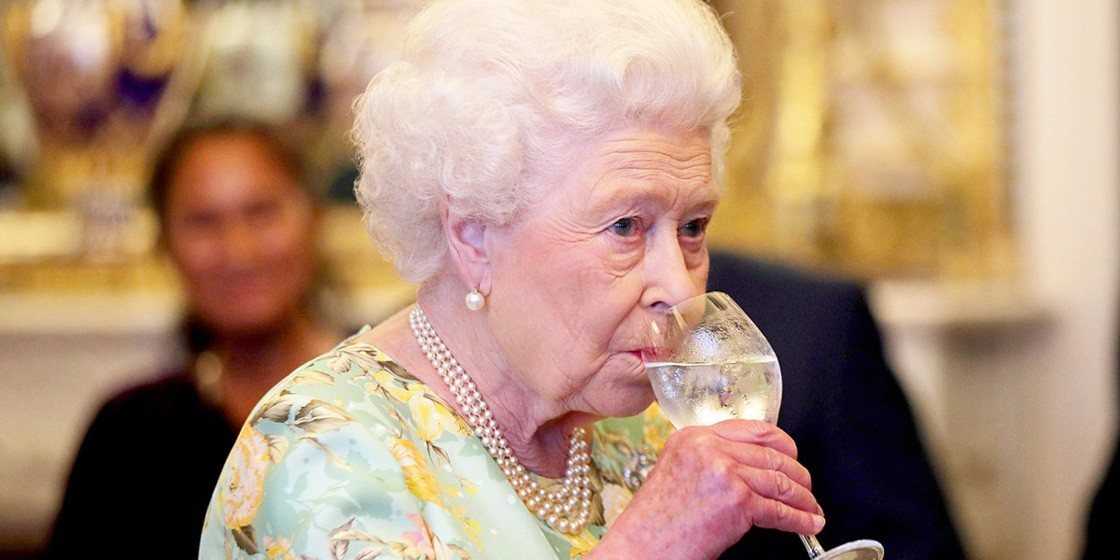 Почему королева Елизавета никогда не пьет вино?