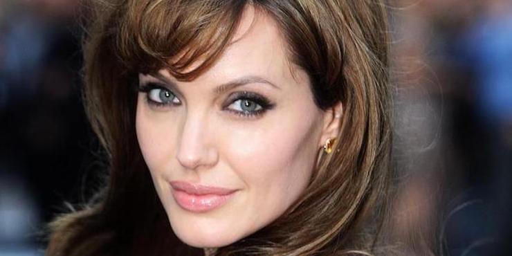 Бьюти-эволюция: как менялась внешность Анджелины Джоли