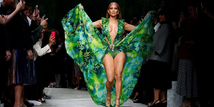 Почему зеленое платье Дженнифер Лопес появилось в вашей ленте Instagram?