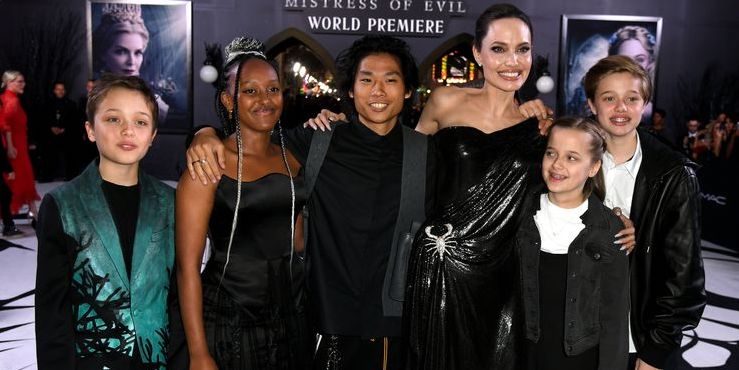 Малефисента: Анджелина Джоли пришла на премьеру с пятью детьми