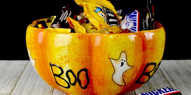 Сколько американцы тратят на конфеты в Хэллоуин?
