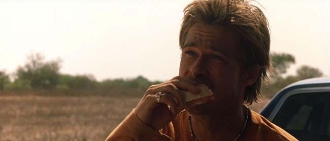 Брэд Питт: 20 моментов из кинофильмов, в которых актер что-то ест