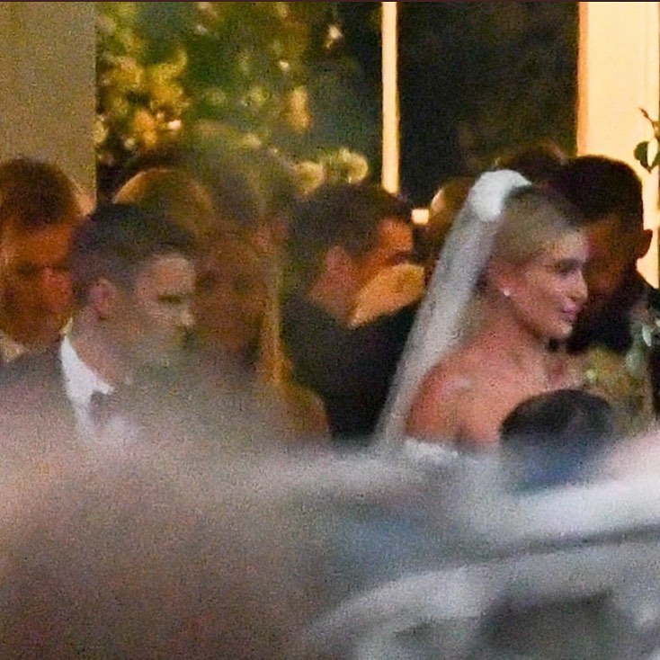 Свадьба Джастина и Хейли Бибер: сколько платьев было у невесты