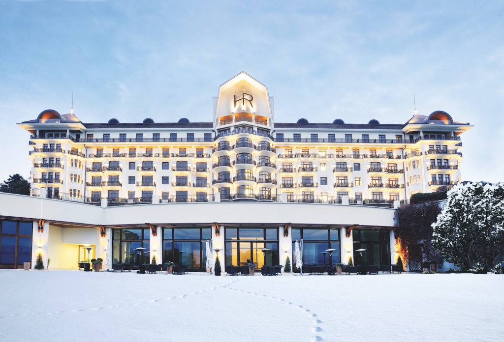 Сказочный Новый год на берегу Женевского озера с Evian Resort