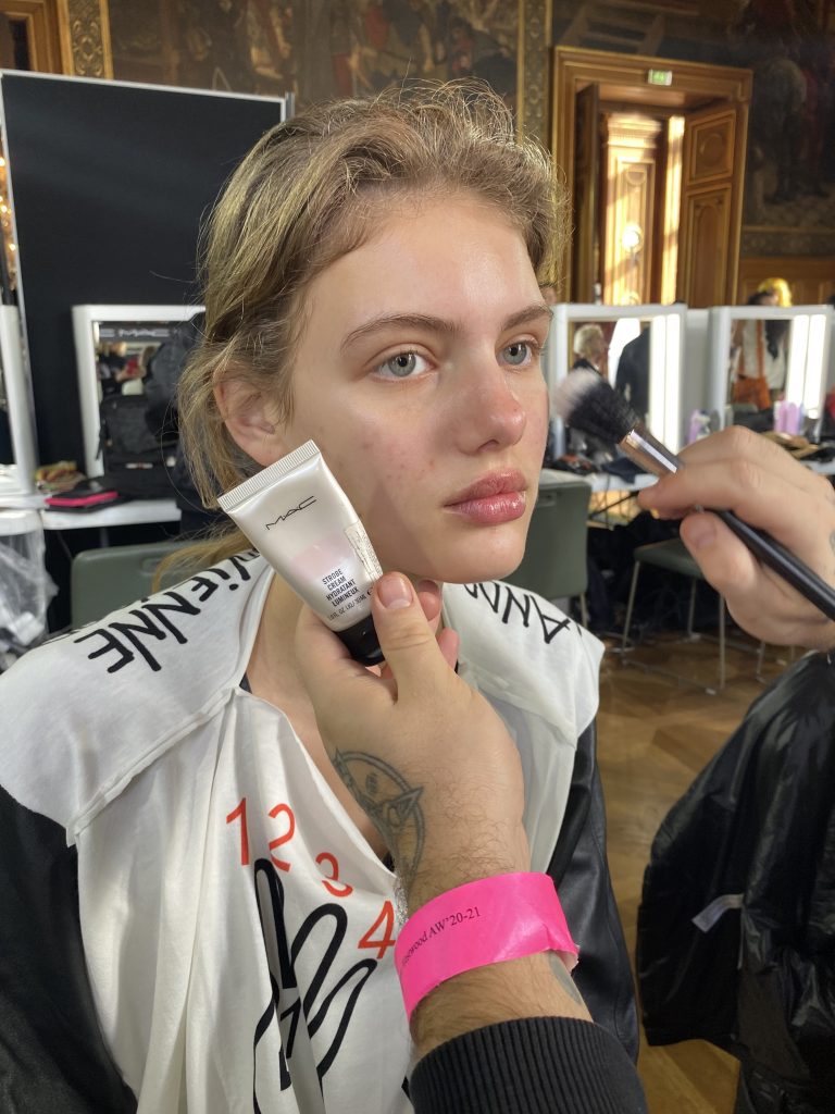 Как создавался макияж на парижской Неделе моды