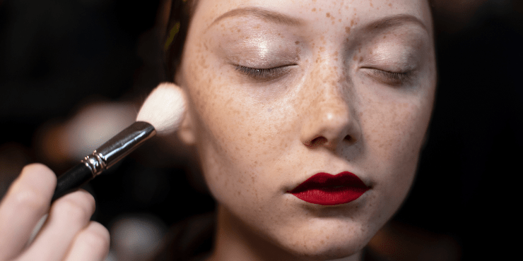 Как правильно чистить кисти для макияжа