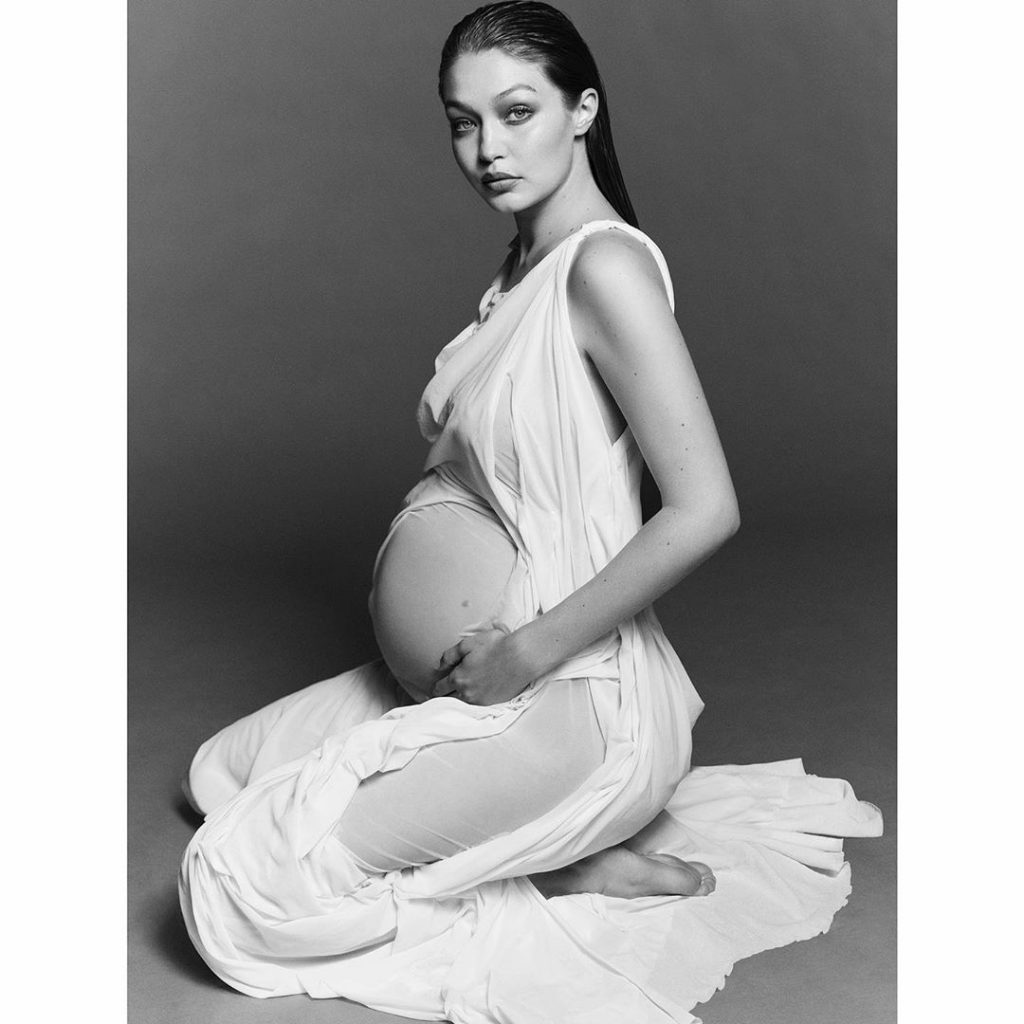 Беременная Джиджи Хадид поделилась сокровенными фотографиями