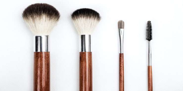 Какими натуральными средствами можно почистить кисти для макияжа?