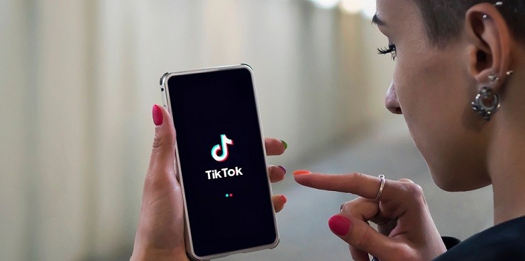 Новый TikTok-тренд заставил краснеть миллионы людей