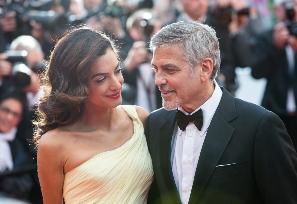 Зачем Джордж Клуни собственноручно шьет одежду своим детям и жене?