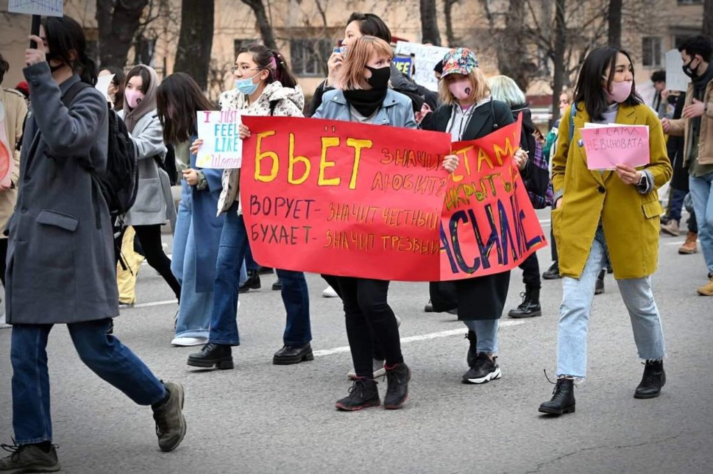 «Бьет – значит сядет»: как прошел женский марш в Алматы?