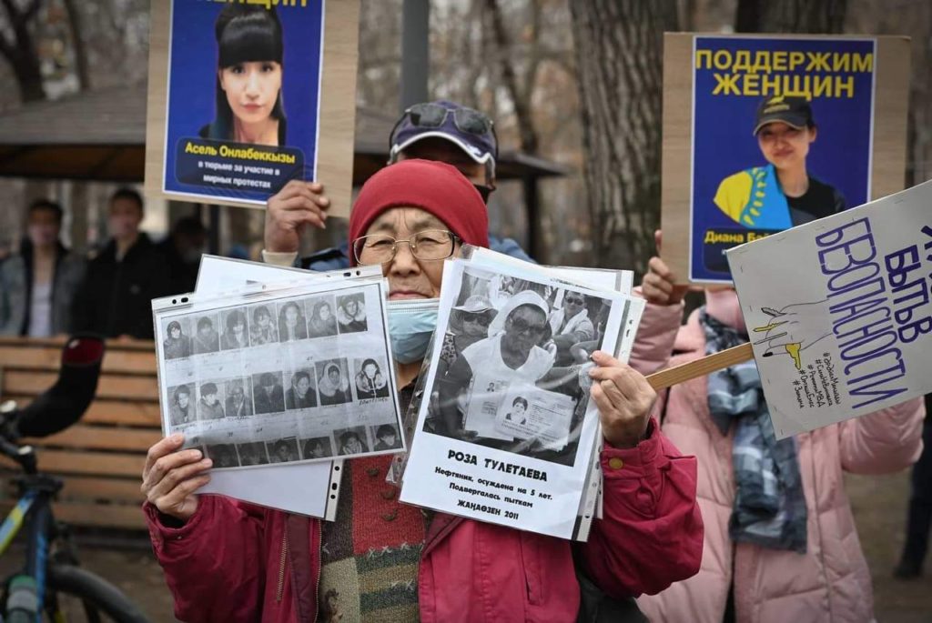 женский марш в Алматы