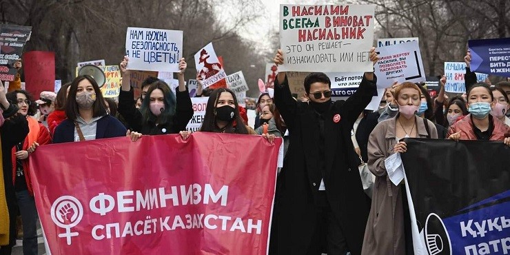 «Бьет – значит сядет»: как прошел женский марш в Алматы?