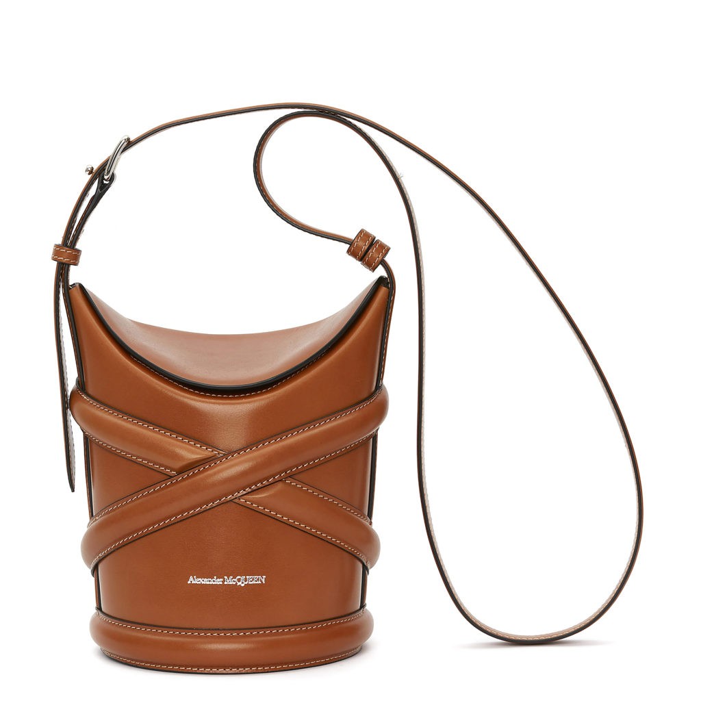 Alexander McQueen создал идеальную сумку для лета 2021 года