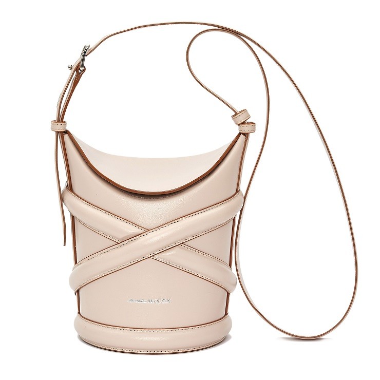 Alexander McQueen создал идеальную сумку для лета 2021 года