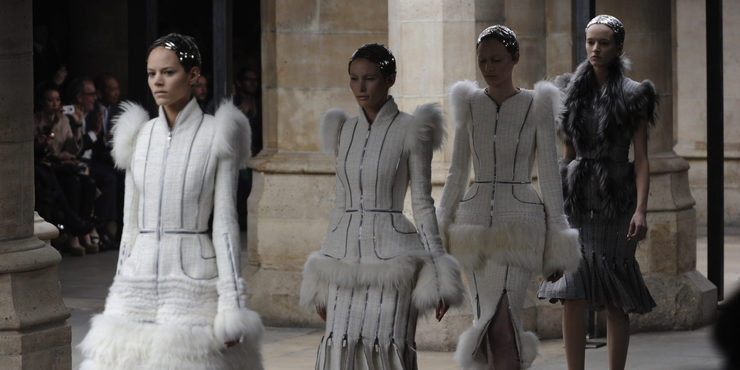 Alexander McQueen и Balenciaga отказались от использования меха