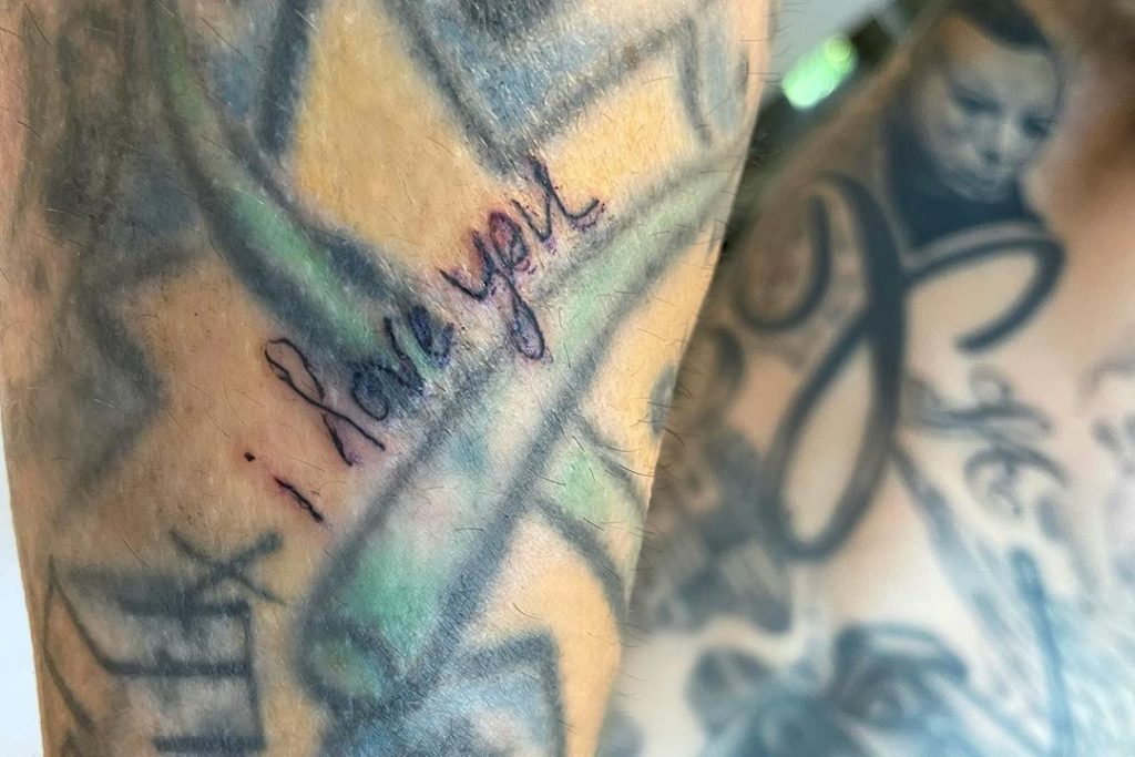 Какую татуировку Кортни Кардашьян набила на руке своего парня?