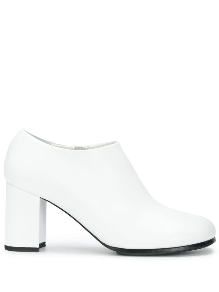 Белые ботинки: 16 стильных пар, которые разнообразят ваш гардероб