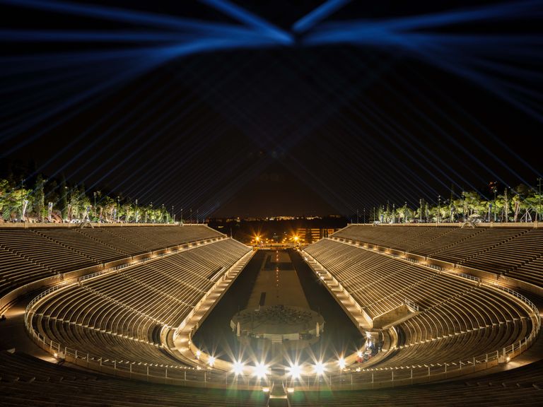 Как прошел круизный показ Dior на олимпийском стадионе в Афинах?