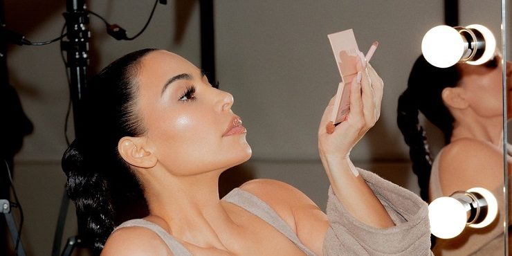 Ким Кардашьян объявила о закрытии косметического бренда KKW Beauty