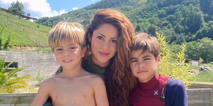 Шакира с сыном стали жертвами нападения диких кабанов