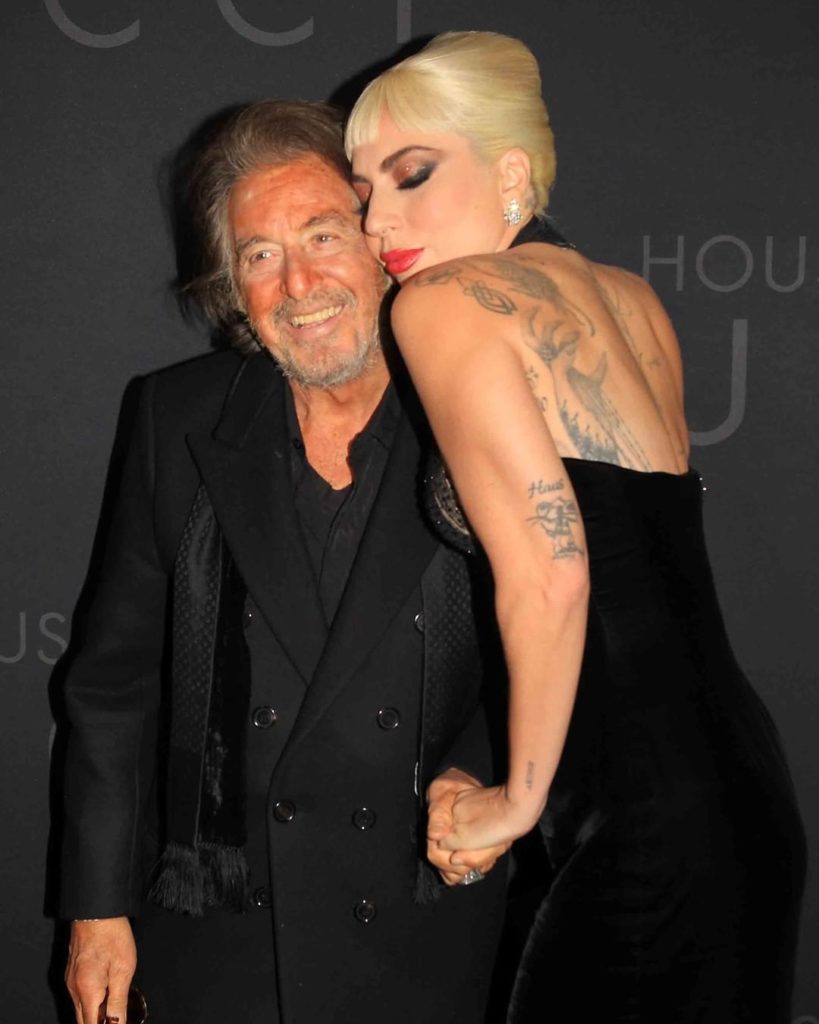 Экстремальное декольте Леди Гаги и «золотой» Джаред Лето: премьера «Дома Gucci» в Нью-Йорке