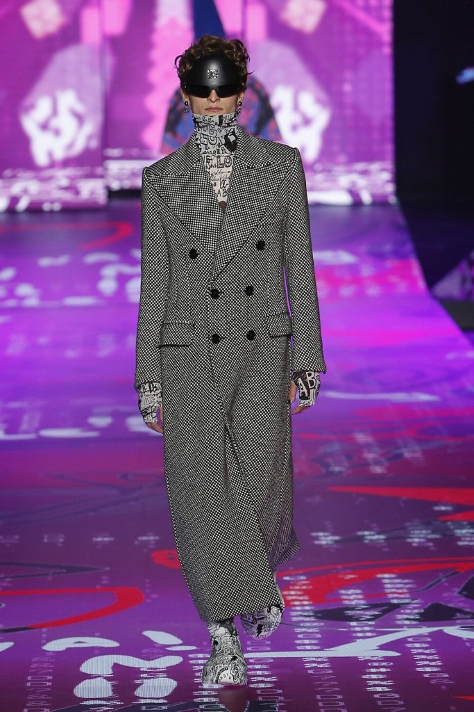 Шипы, эко-шубы и много цвета: мужская коллекция Dolce & Gabbana осень-зима 2022/2023
