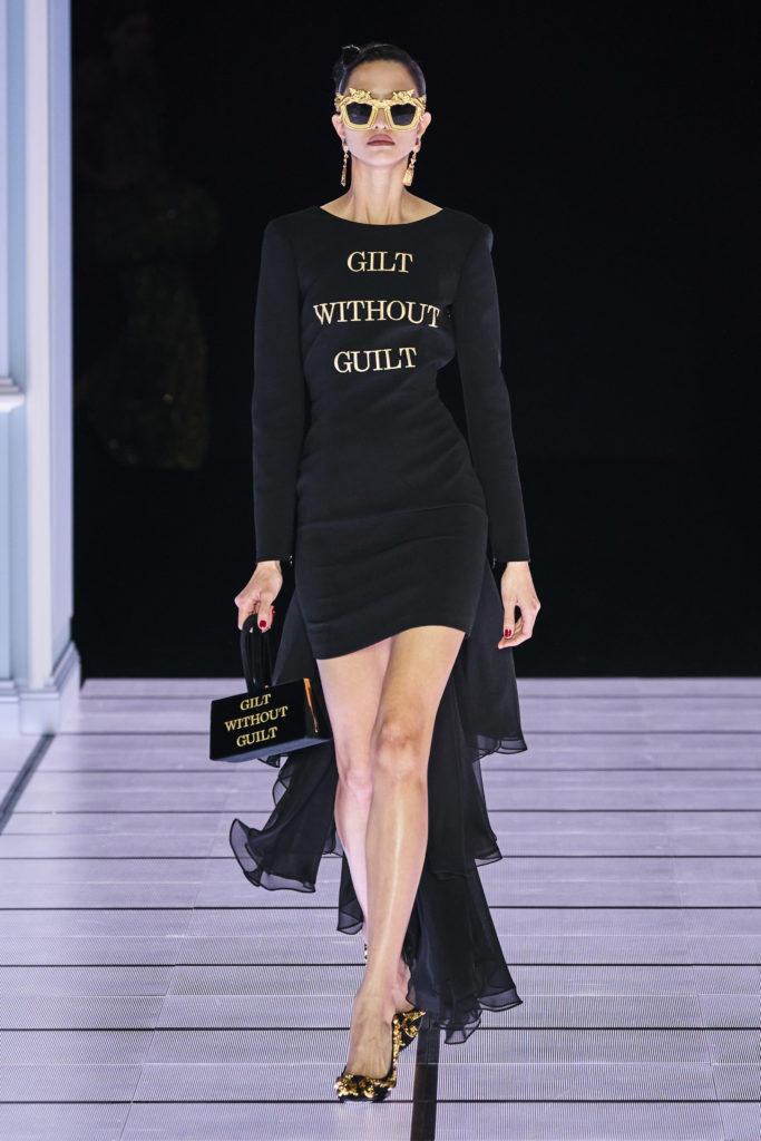 Итальянская сдержанность и повзрослевшая девочка Blumarine на Неделе моды в Милане 2022