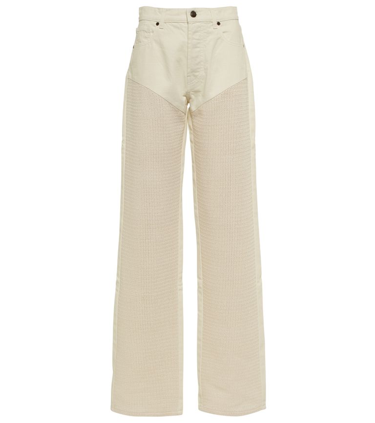 Составляя весенний гардероб, не забудьте добавить в него белые джинсы