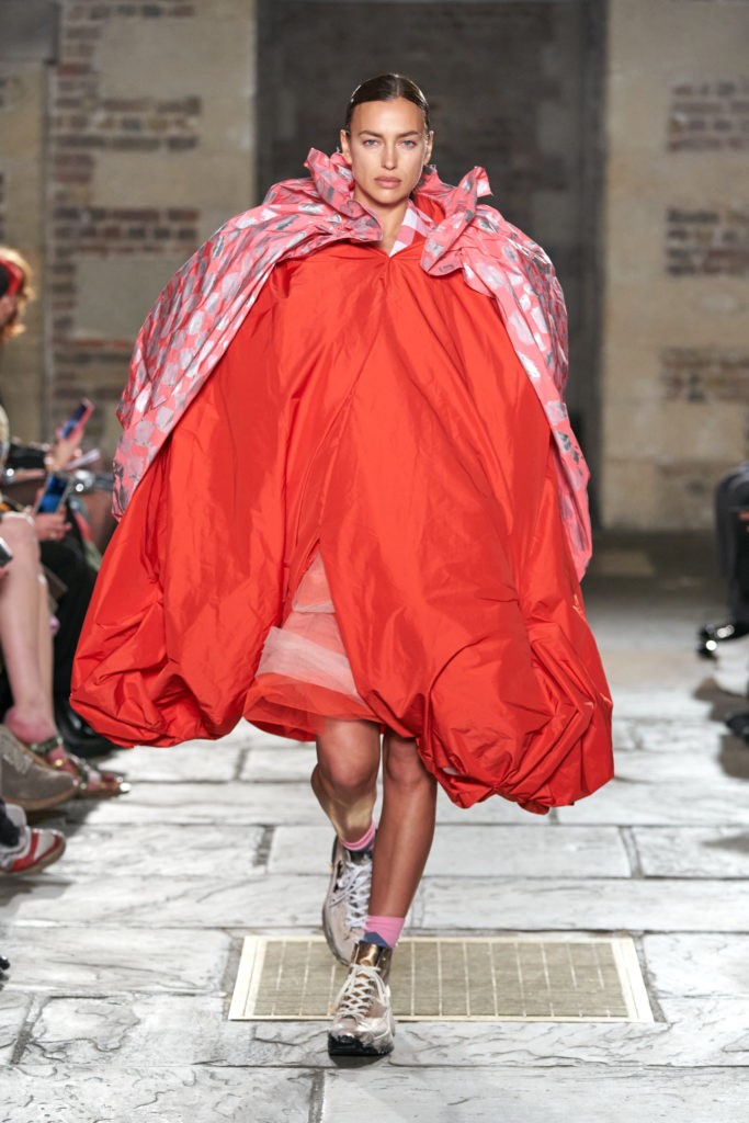 Богиня революции - Ирина Шейк и "возвращение" Бритни Спирс: Неделя моды в Лондоне 2022 началась