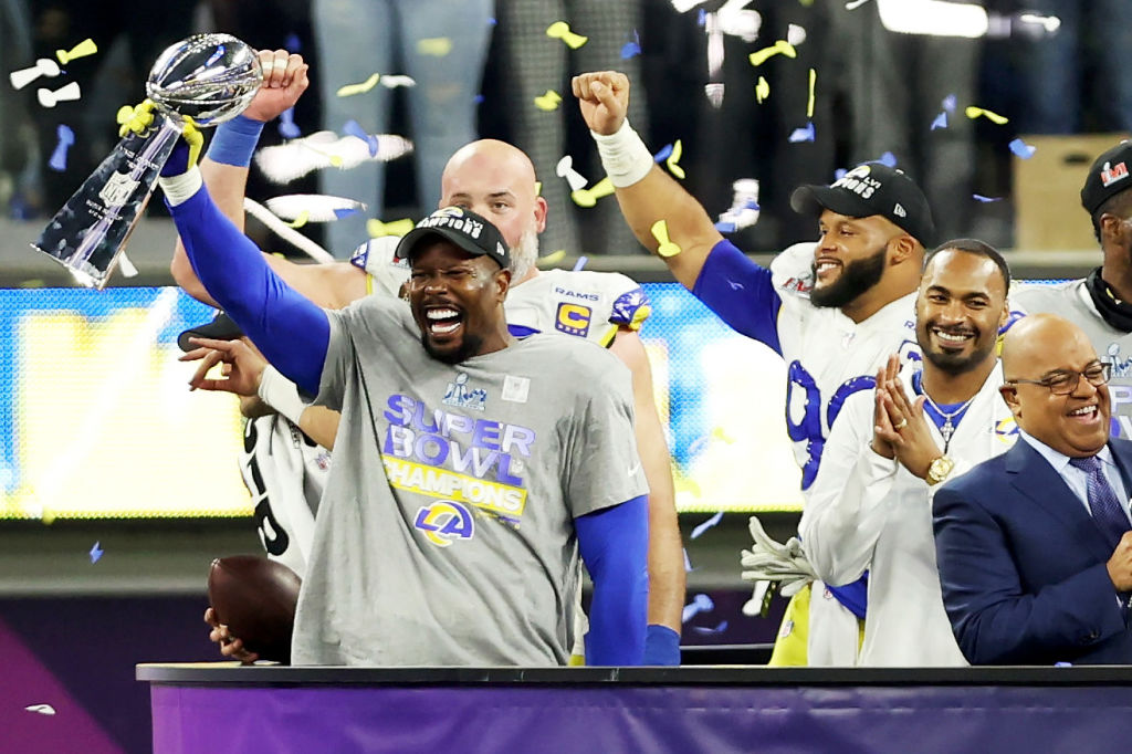 Победители Super Bowl 2022 были награждены кубком Tiffany & Co.