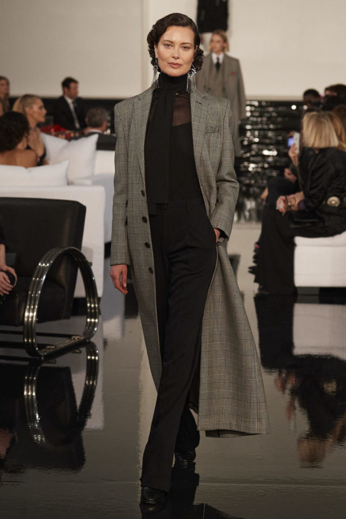 16 стилистических приемов, навеянных мужским гардеробом, которые мы заметили в коллекции Ralph Laurent осень-зима 2022