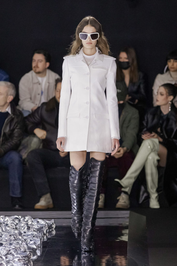 Неделя моды в Париже 2022: новый взгляд на бронежилеты