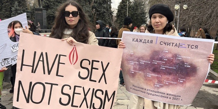 «Не соперницы, а соратницы»: Как прошел мирный женский митинг в Алматы?