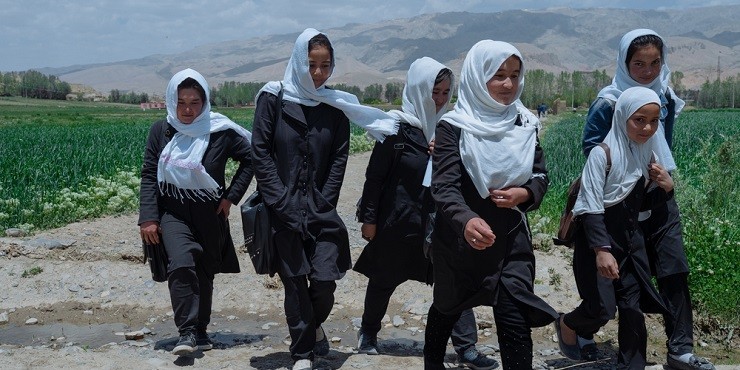 Афганские школьницы больше не смогут учиться: к чему это все приведет?