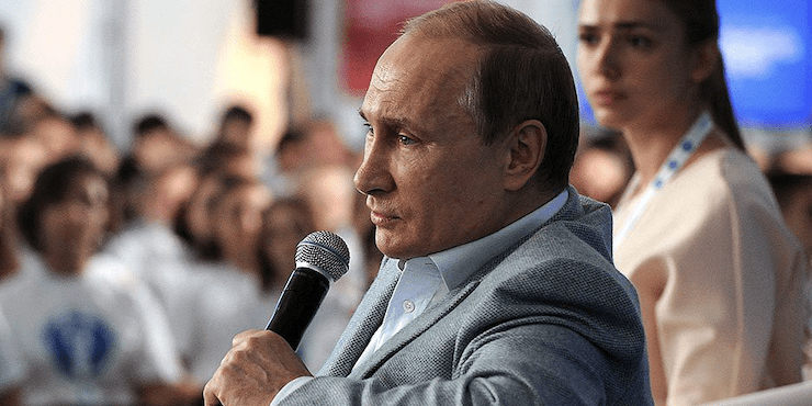 Во Франции восковую фигуру Владимира Путина разобрали по частям