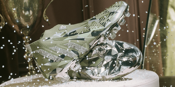 Кристаллы Swarovski, футбол и победная вечеринка: adidas представили свою самую блестящую версию спортивной обуви
