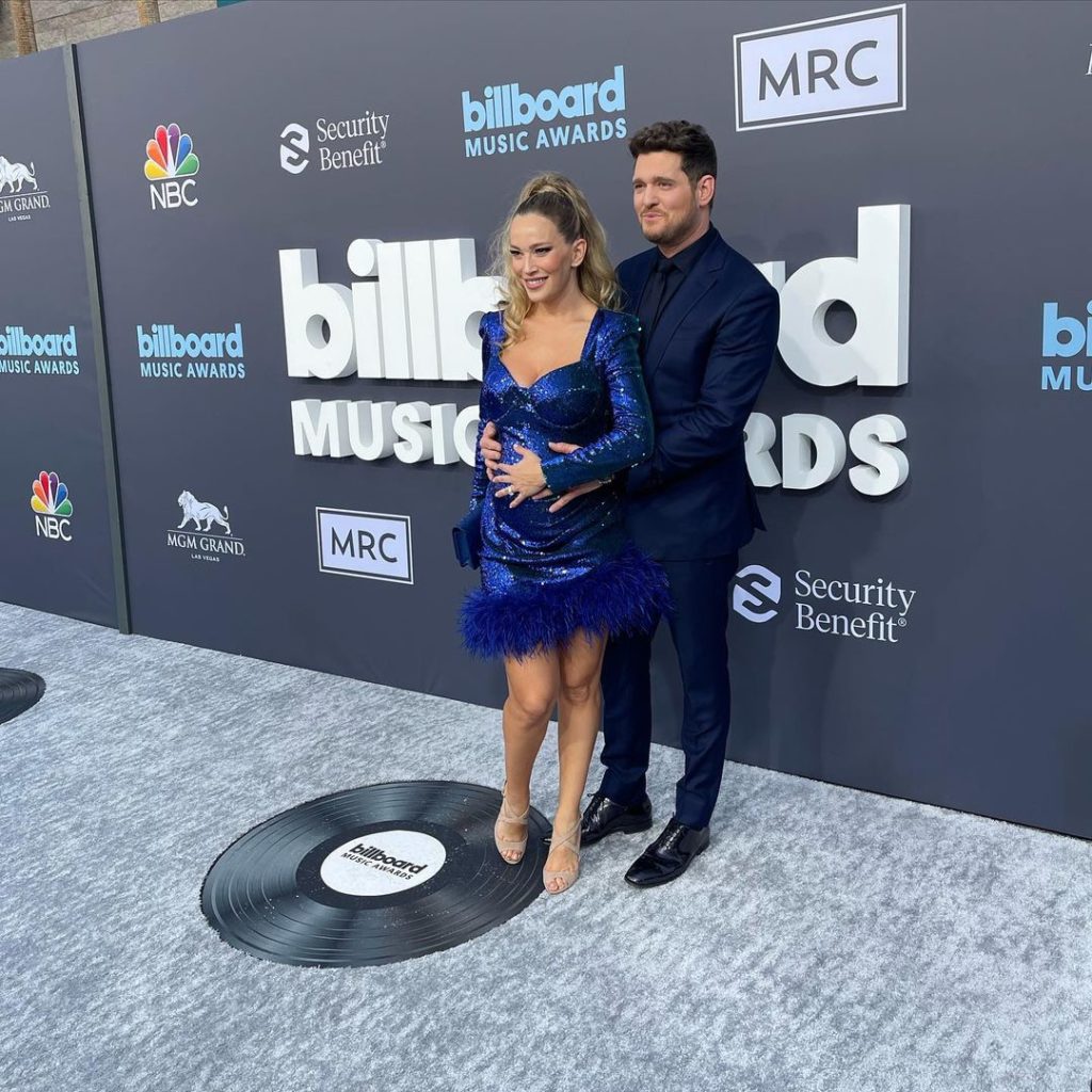 Couple looks, кутюр и изобилие черного: самые яркие образы звезд на премии Billboard Music Awards 2022