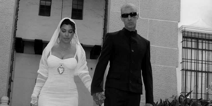 Кортни Кардашьян и Трэвис Баркер поделились снимками со свадьбы