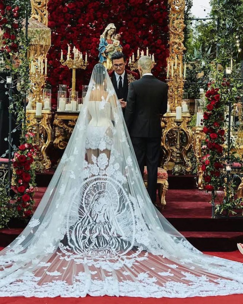 Vows and Roses: итальянская свадьба Кортни Кардашьян и Трэвиса Баркера в деталях