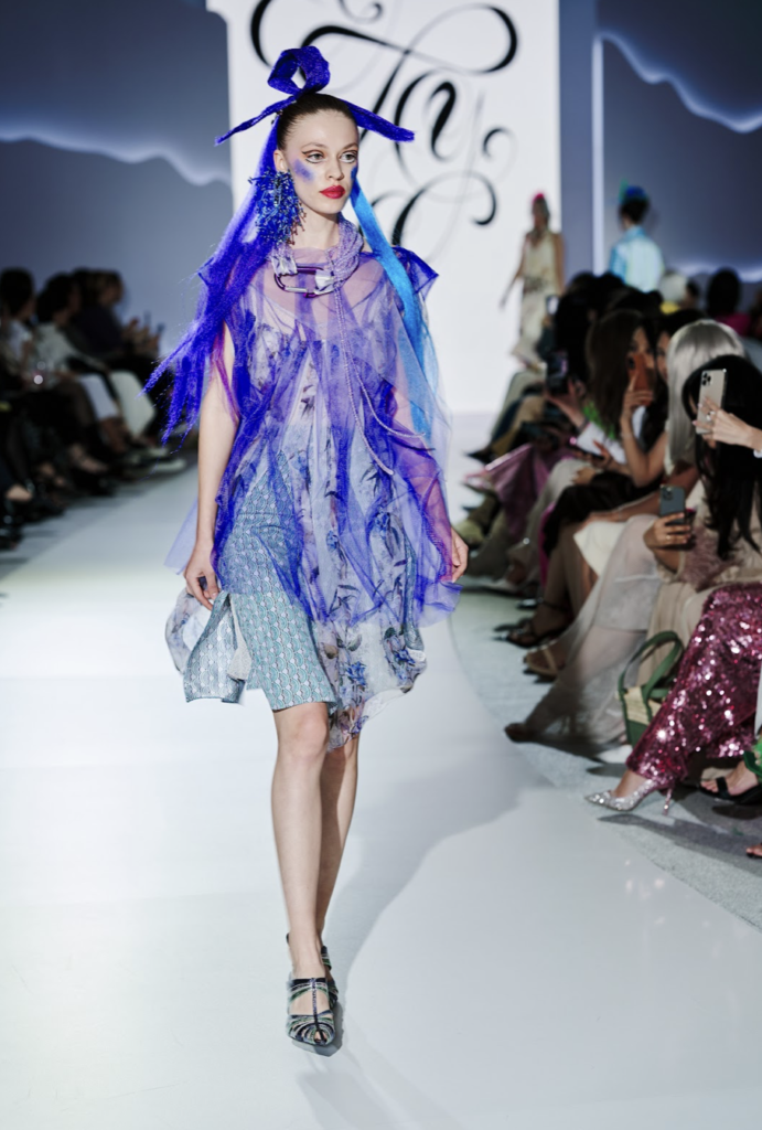 Эксцентричные цвета, личные переживания и ода вечной женственности: первый день Visa Fashion Week Almaty
